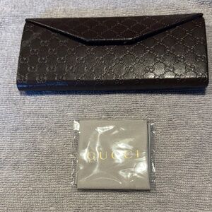 NEW Authentic GUCCI chocolate brown expandable sunglasses case.  Gg logo. Unisex